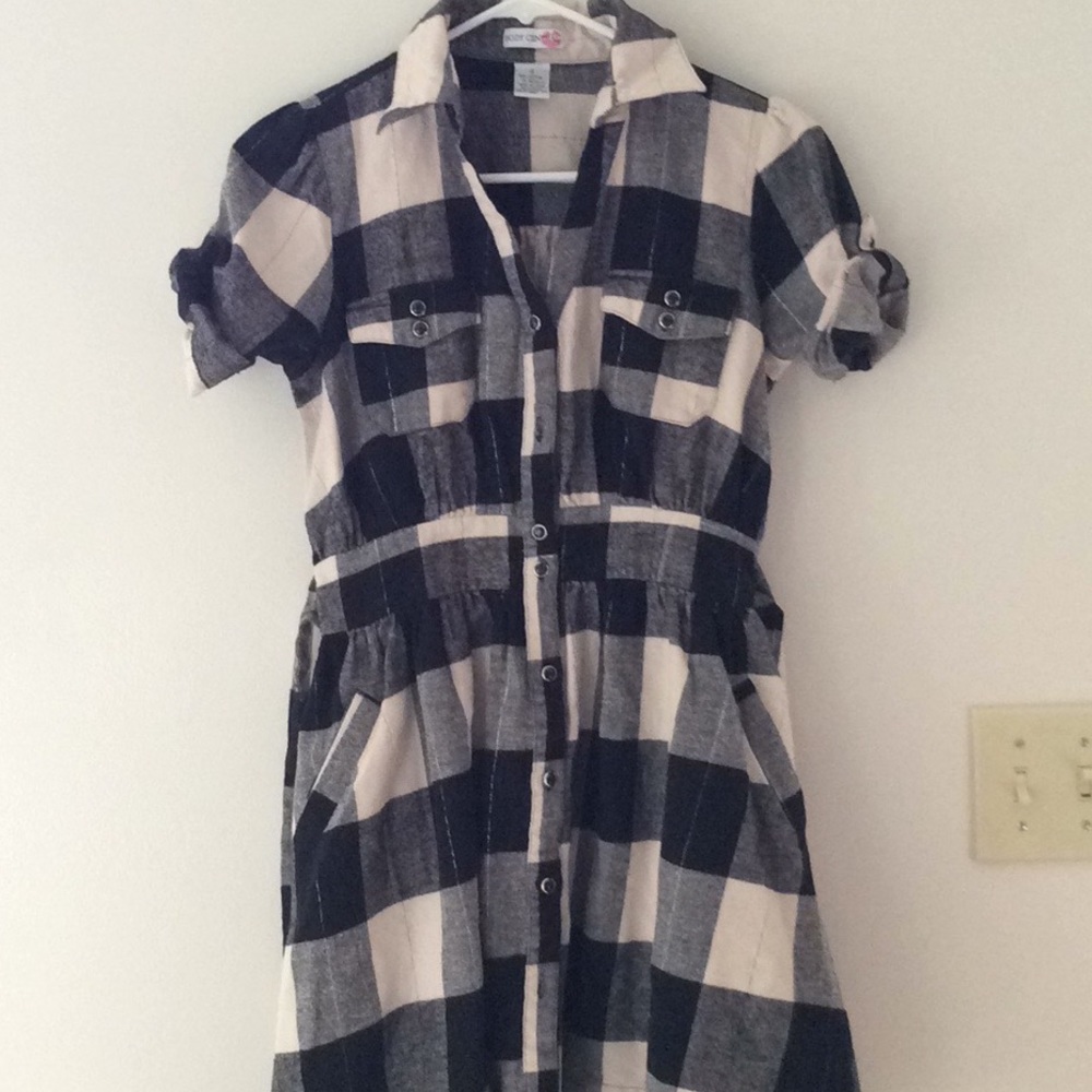 Body Central, size Sm girls black and white dress